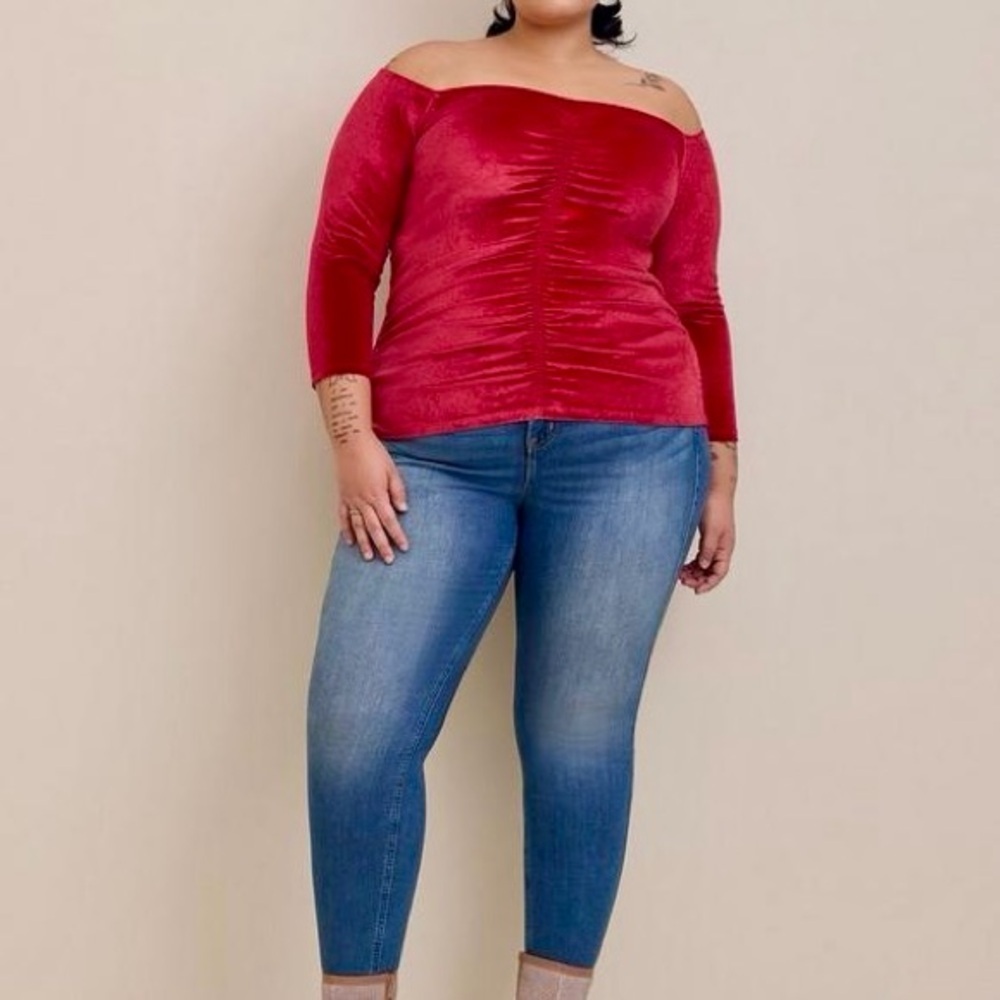 NWT Torrid ‘Stretch Velvet Shirred Front Off The Shoulder Top’ in Red Plus Sz 5X